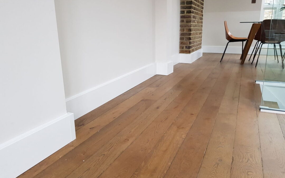 Skirting board in dining room.