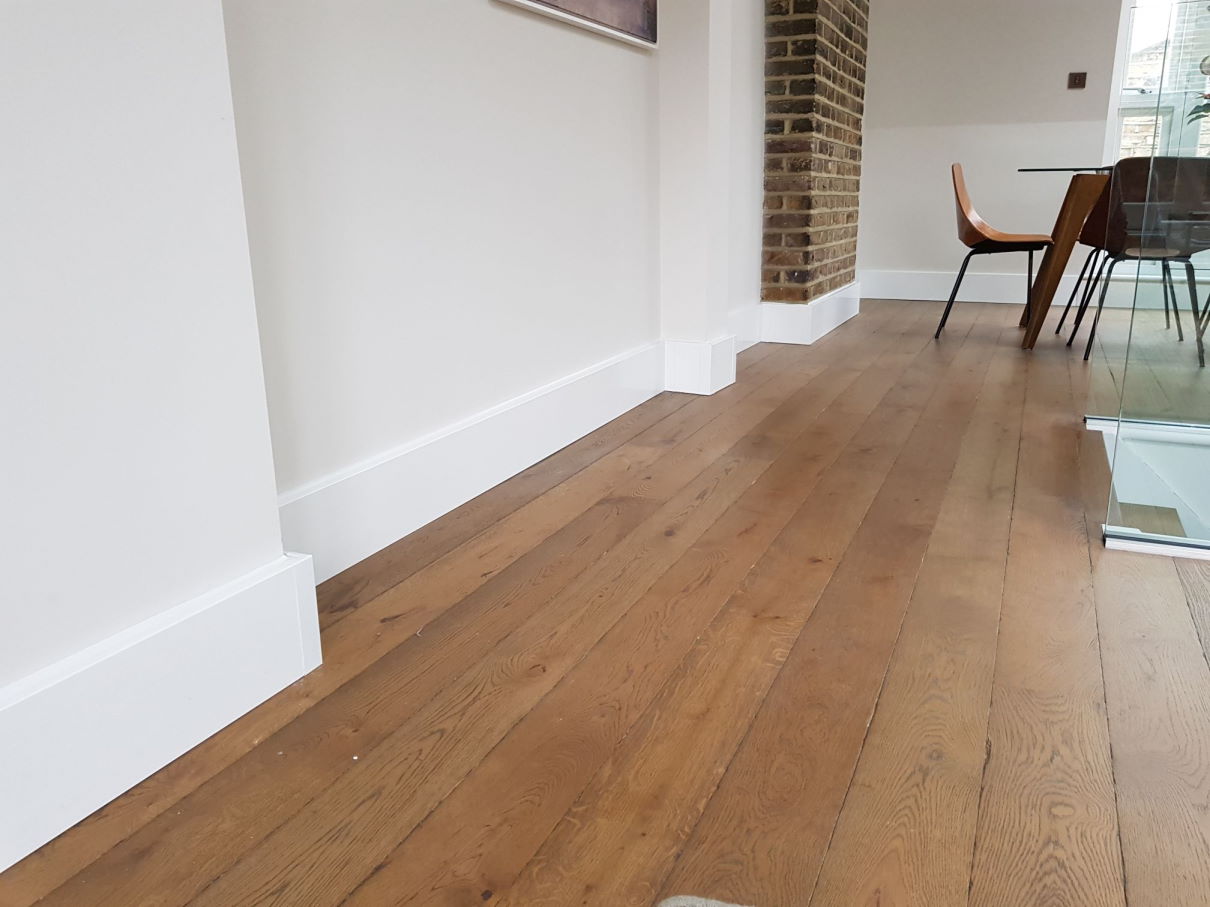 Skirting board in dining room.